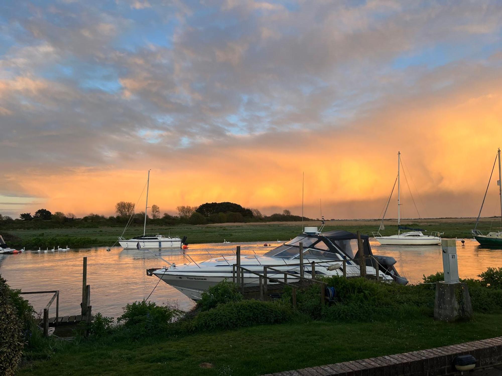 Hot Tub With A View - Christchurch Harbour エクステリア 写真