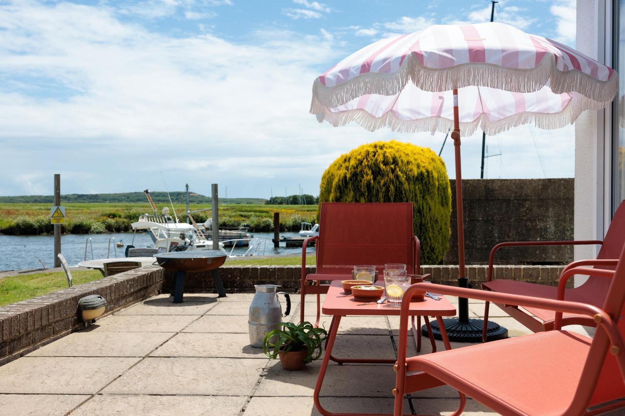 Hot Tub With A View - Christchurch Harbour エクステリア 写真
