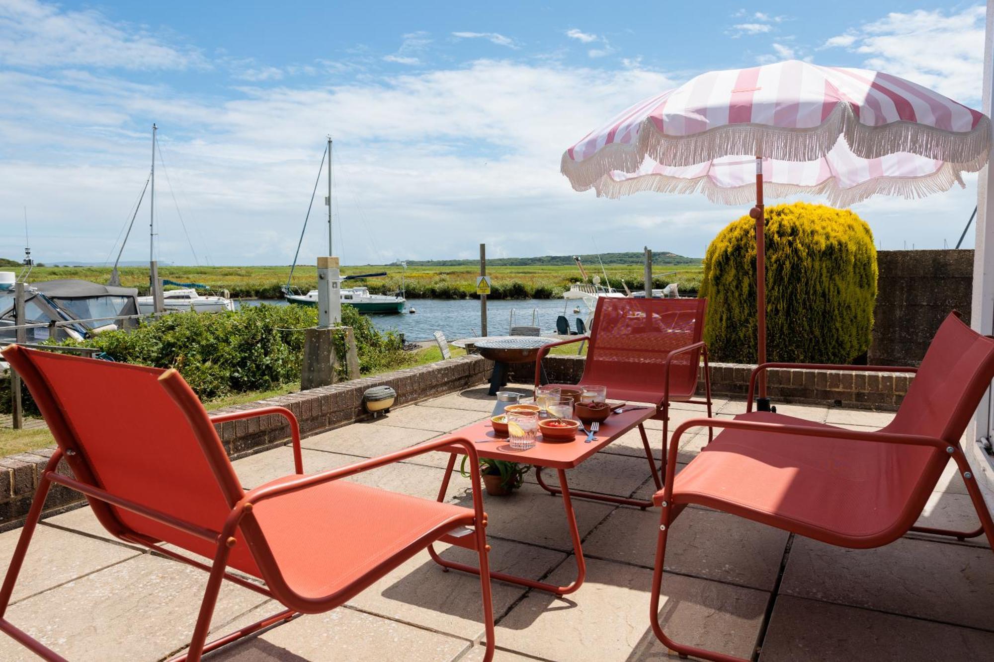 Hot Tub With A View - Christchurch Harbour エクステリア 写真