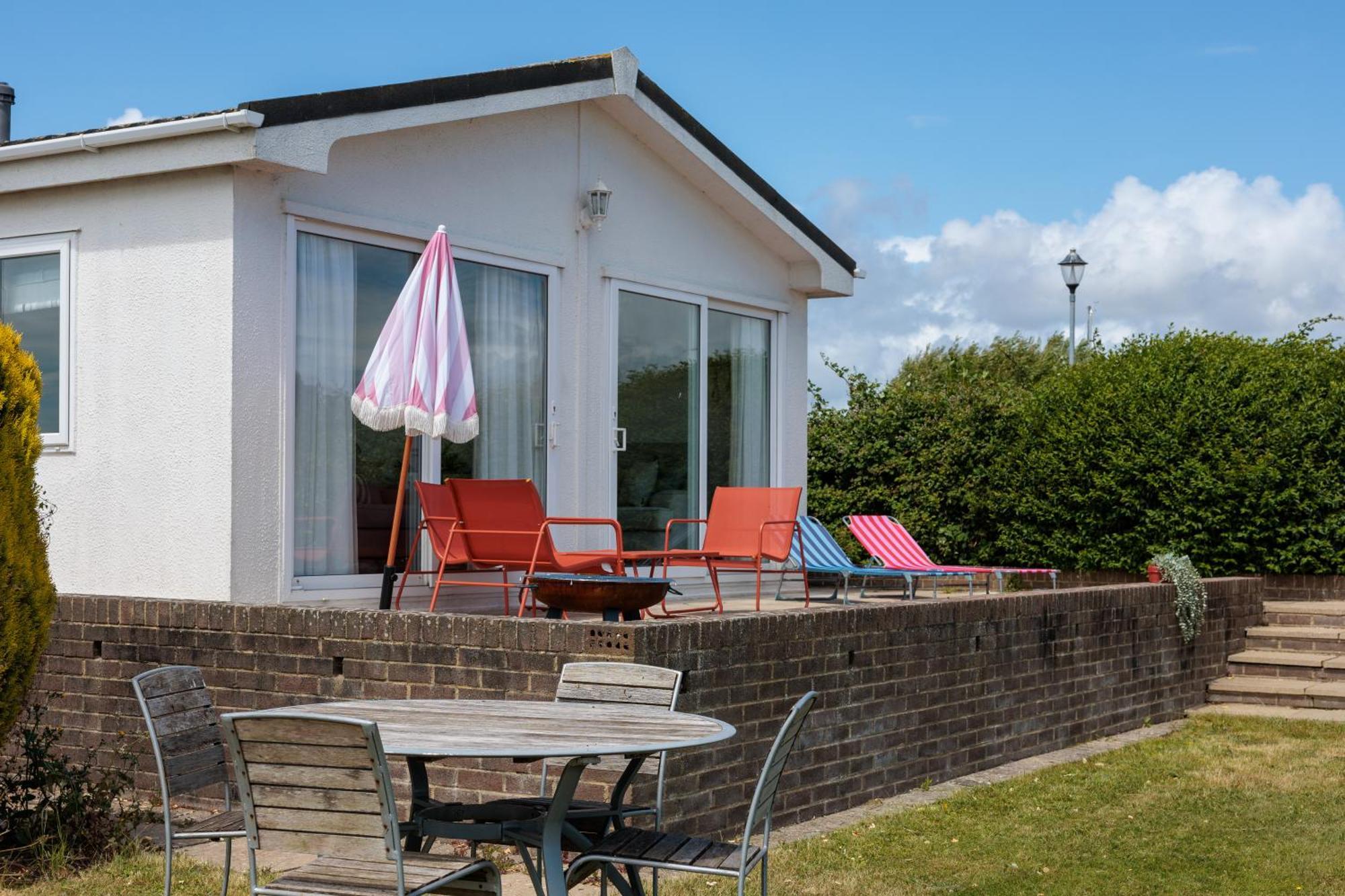 Hot Tub With A View - Christchurch Harbour エクステリア 写真