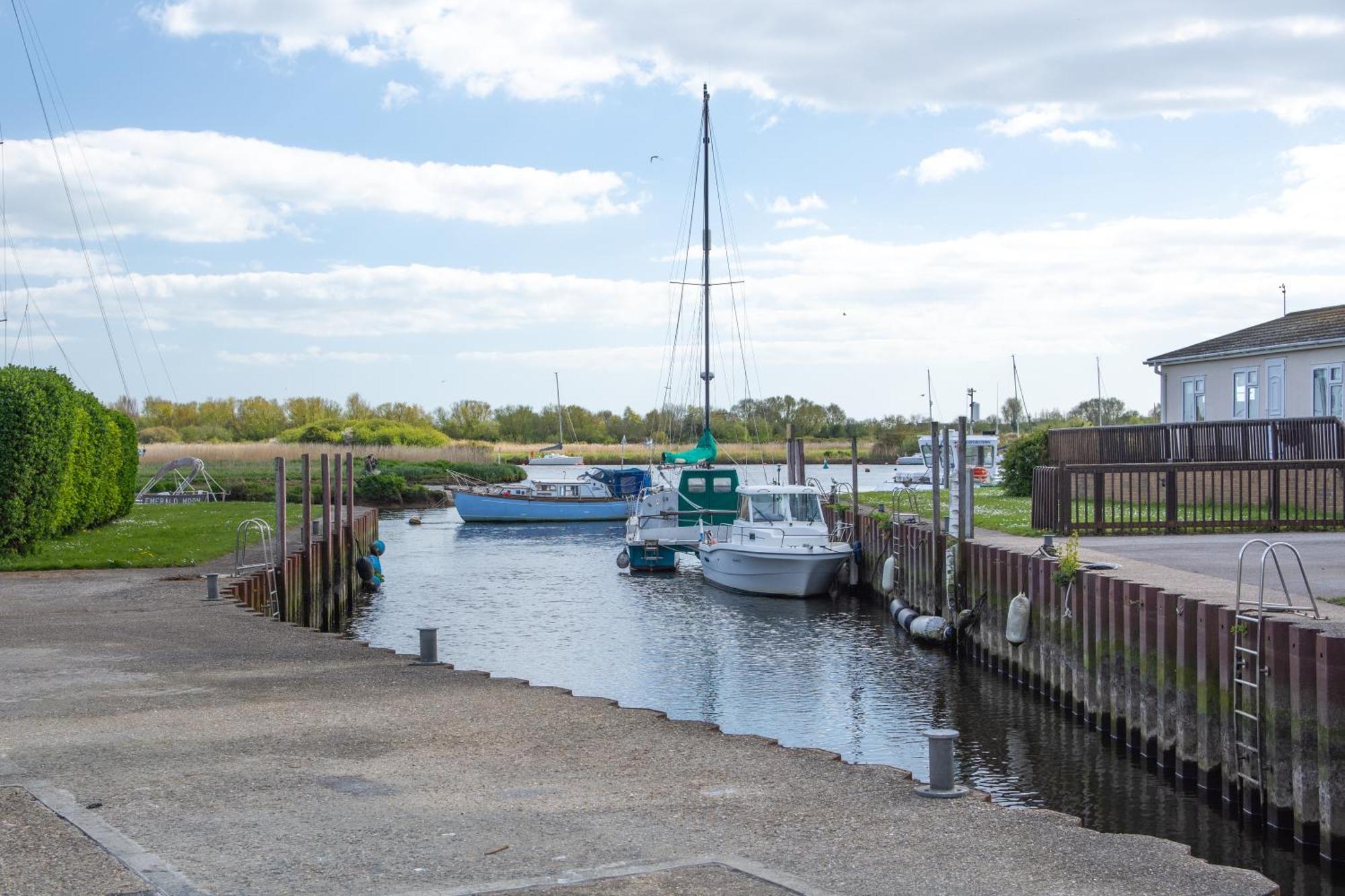 Hot Tub With A View - Christchurch Harbour エクステリア 写真