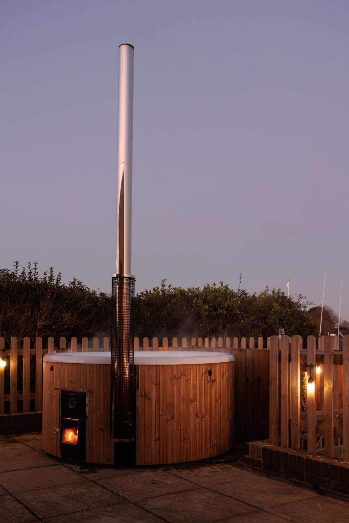 Hot Tub With A View - Christchurch Harbour エクステリア 写真