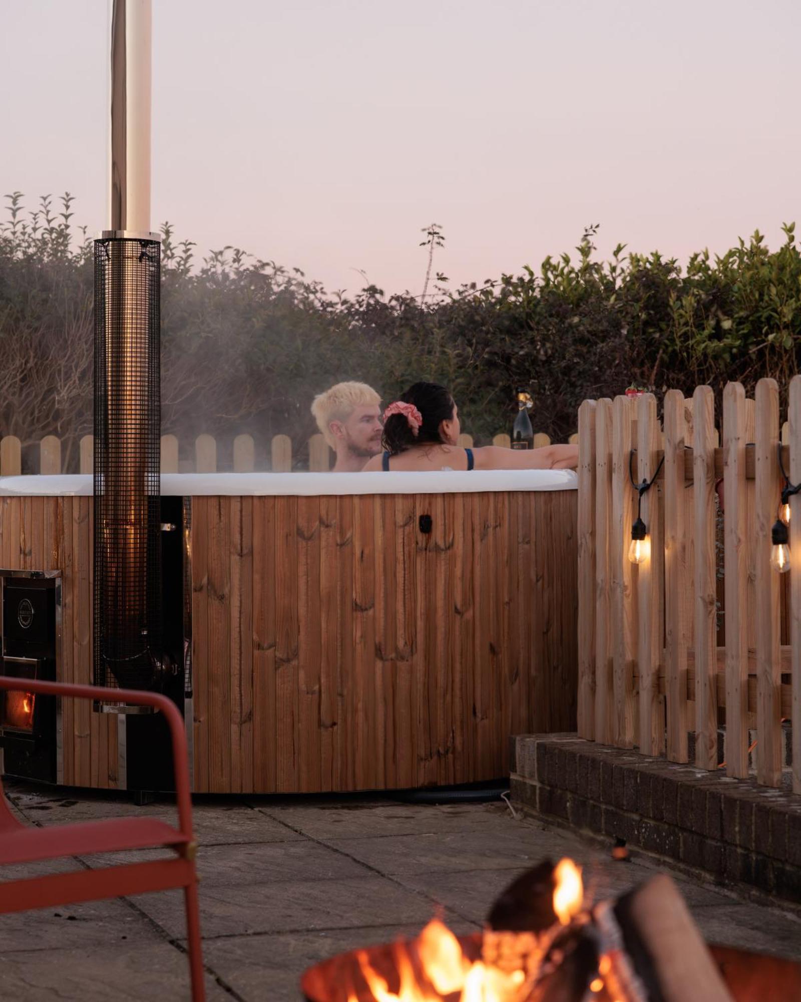 Hot Tub With A View - Christchurch Harbour エクステリア 写真